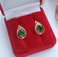 Paauksuoti auskarai „Žalias lašas „