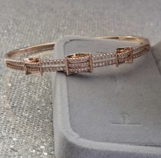 Standi paauksuota apyrankė