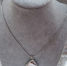 Pasidabruota grandinėle su pakabuku "Banga"